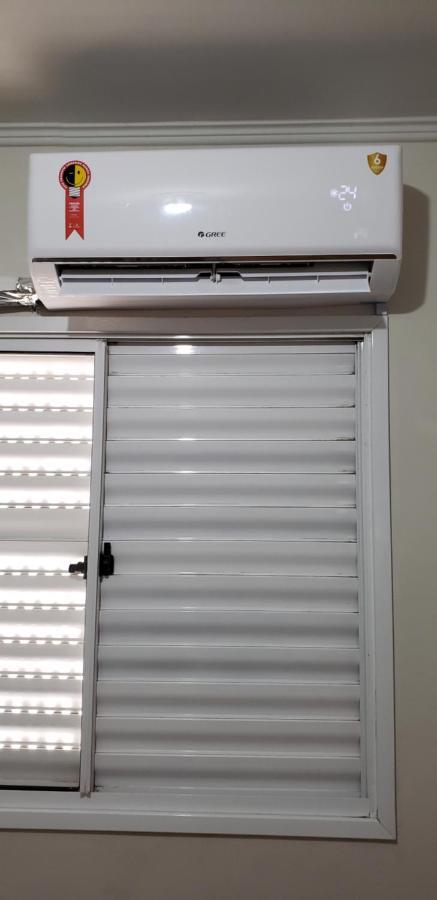 APARTAMENTO INTEIRO COM WiFi 70MB, AR CONDICIONADO, PROXIMO AO ESTADIO DO CAFÉ Londrina Eksteriør billede